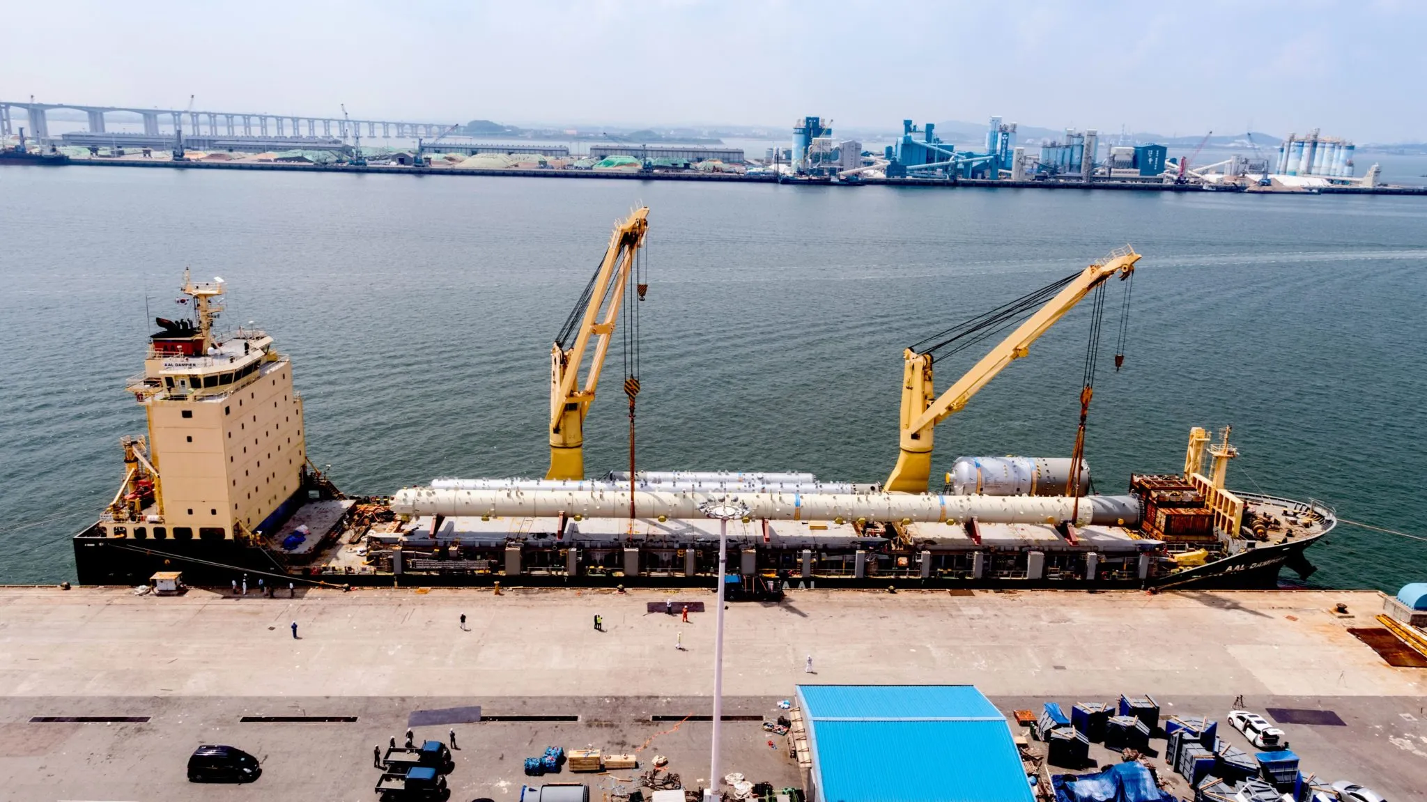Industrial giant 86m pressure vessel being loaded into a cargo aircraft as part of an international project delivery.